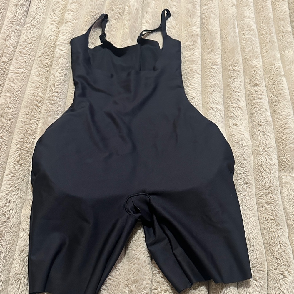 SKIMS Padded Size Large Black Shapewear Bodysuit
